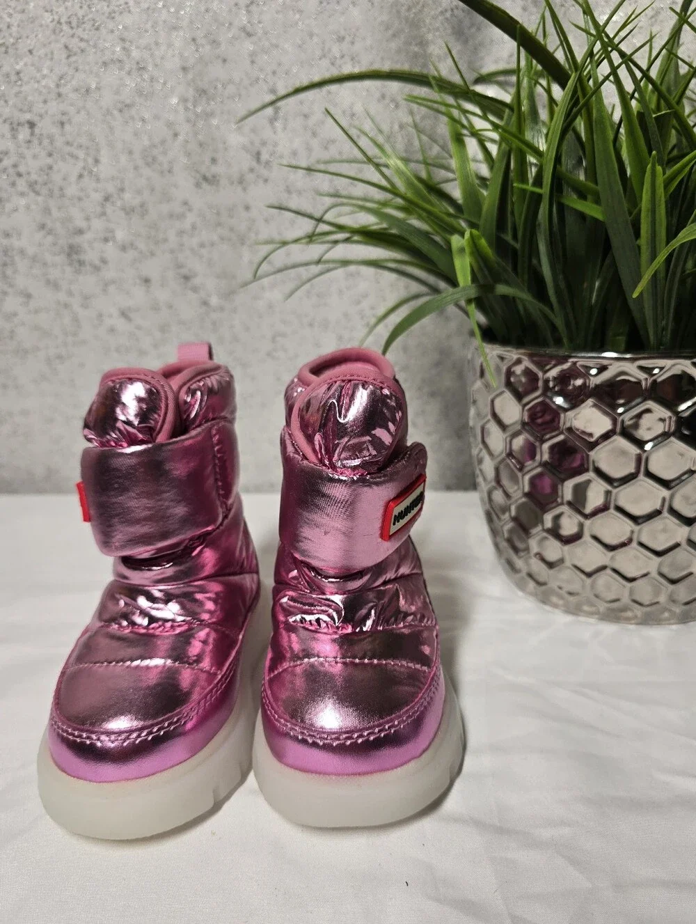 Hunter NWOB Kids' Waterproof Metallic Pink Snow Boots Size 6